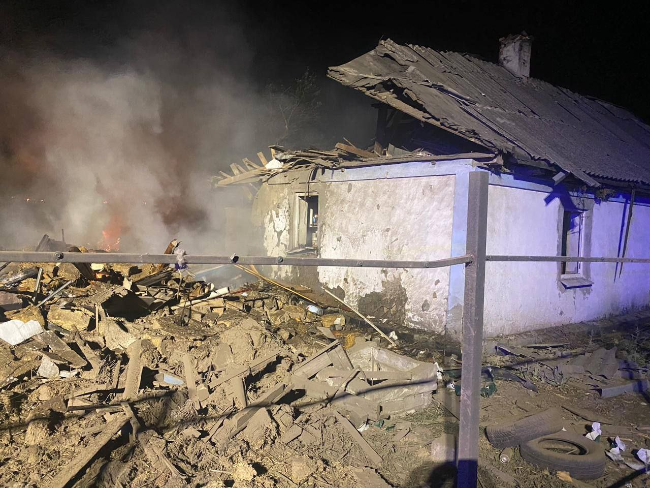 Побитий приватний будинок.