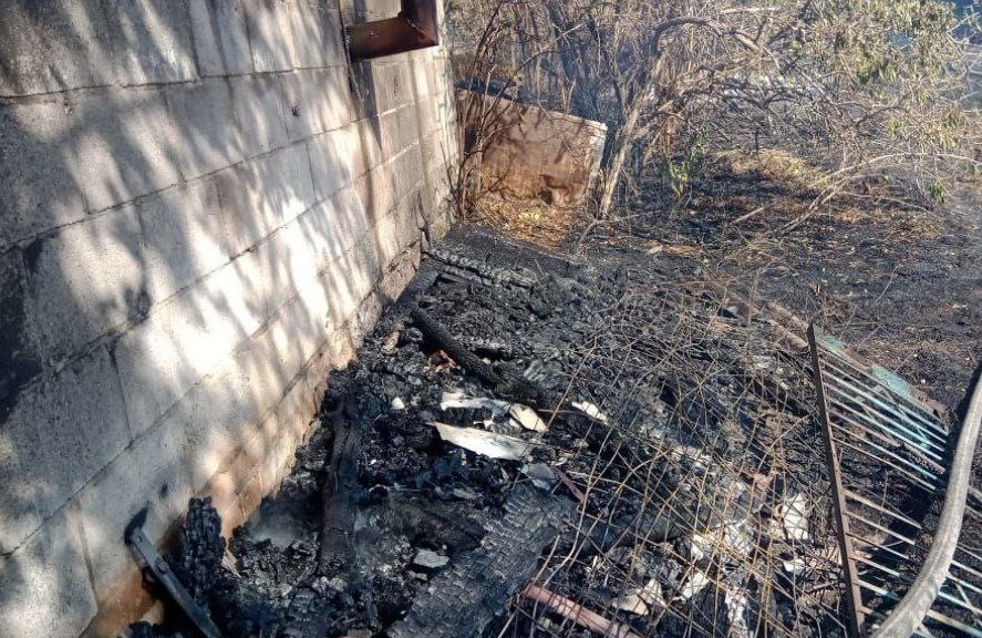 Навколо приватної оселі все погоріло.
