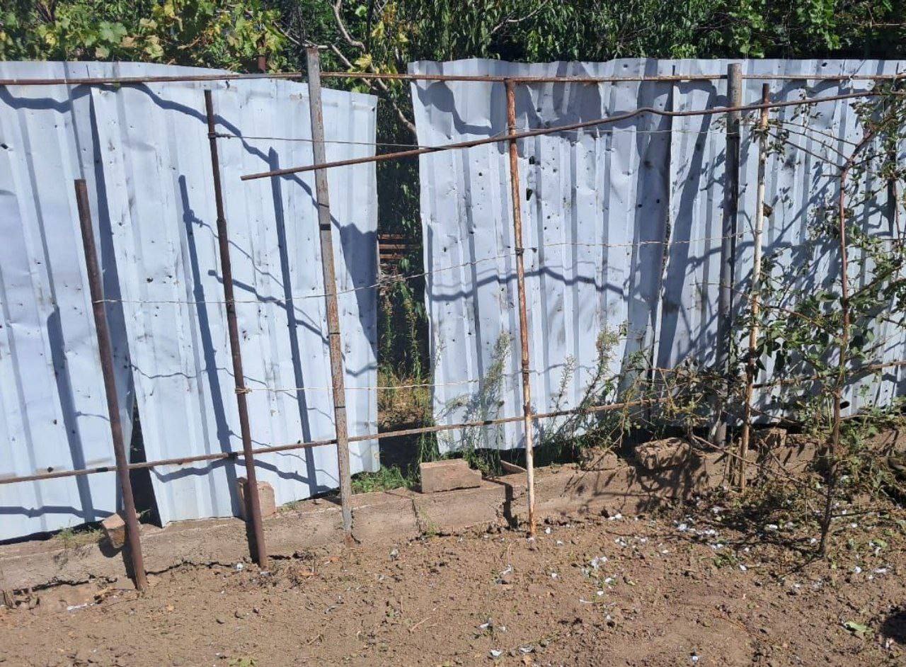 Пошкоджений паркан. 