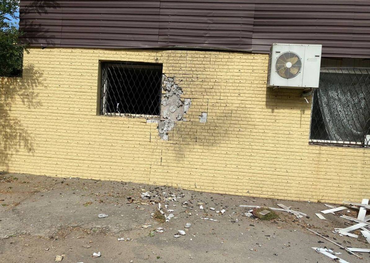 Пошкоджений фасад кафе