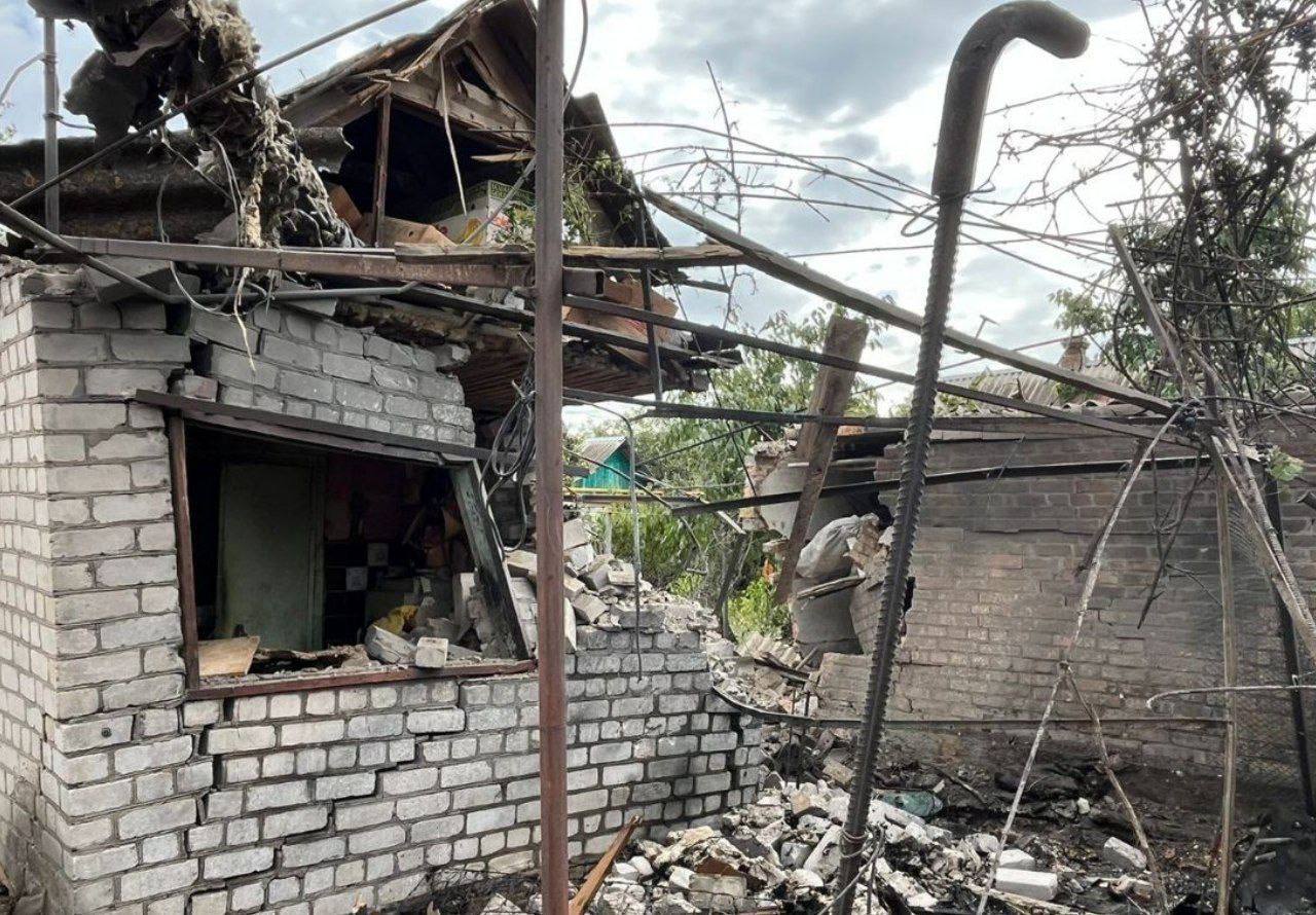 На приватному подвір'ї потрощені одразу декілька споруд