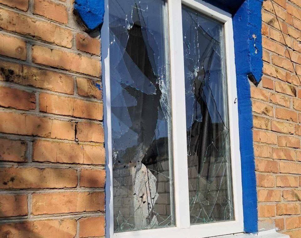 З вікон посипалося скло.