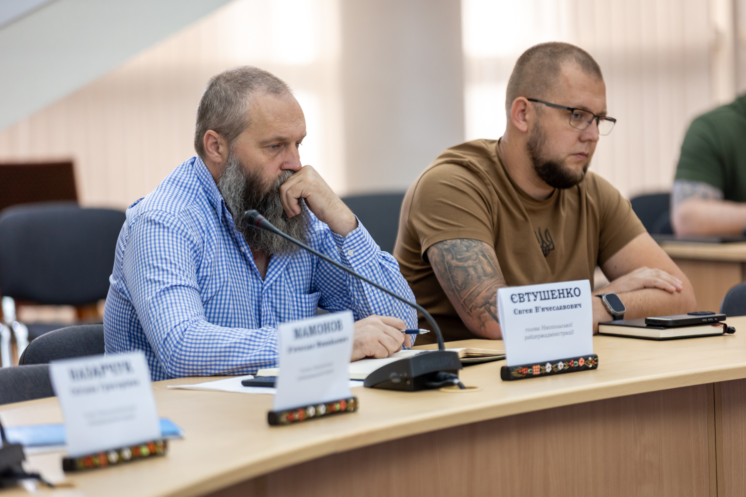 Начальник Нікопольської РВА Євген Євтушенко і представник управління ветеранської політики ОВА Богдан Ільченко