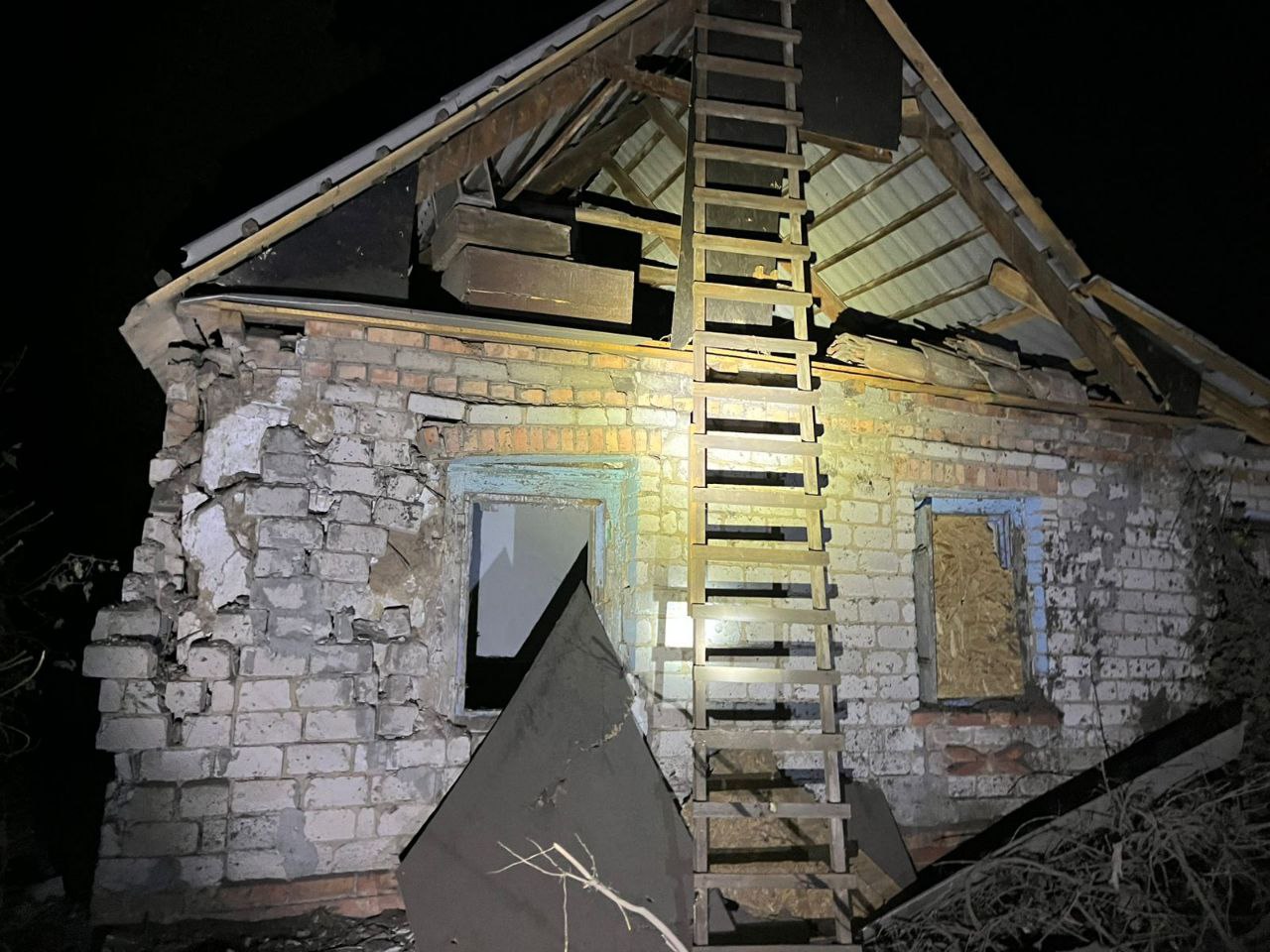 Потрощений приватний будинок