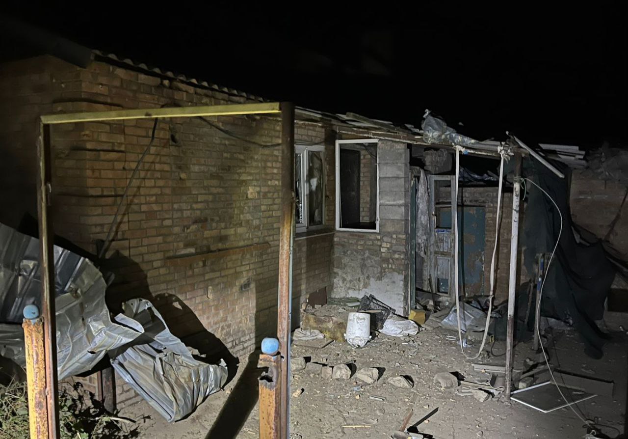 Подвір'я в уламках