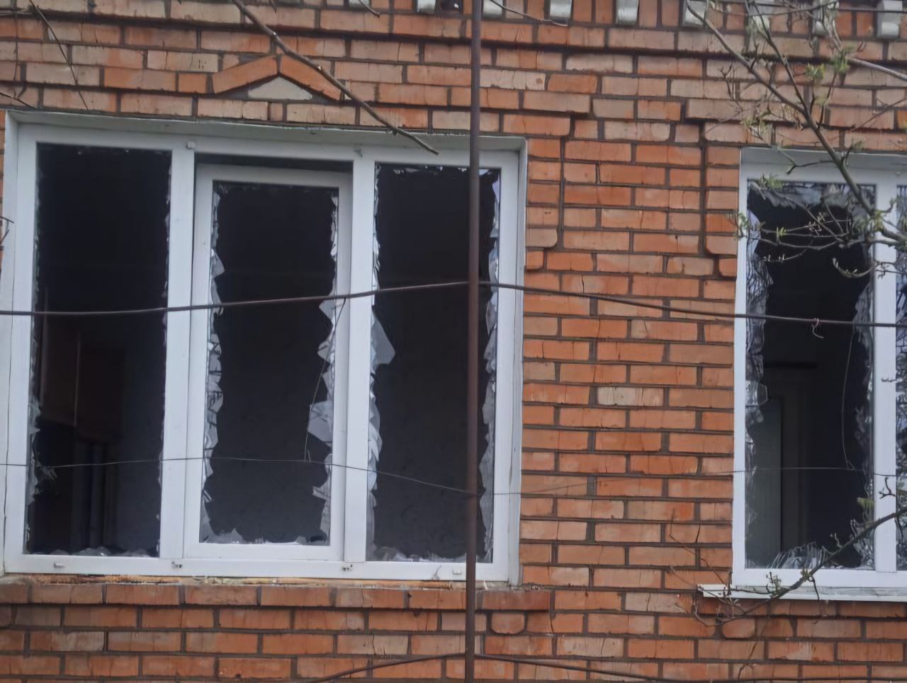 У приватному будинку вибиті вікна