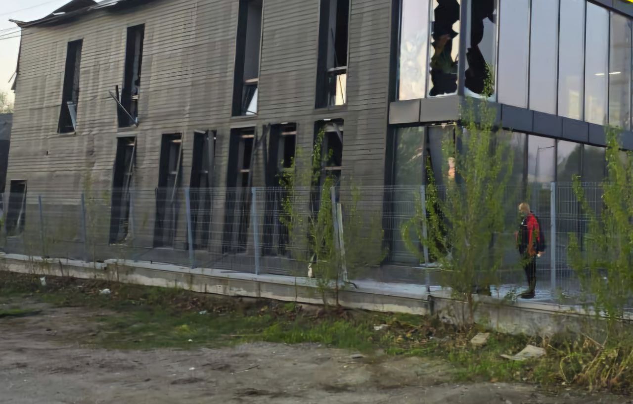 Побита будівля фітнес-центру