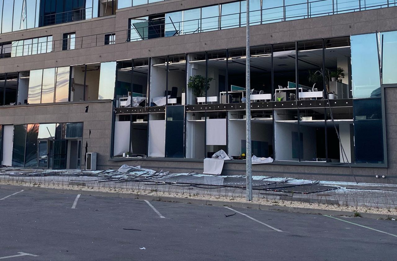 Пошкоджені офісні приміщення