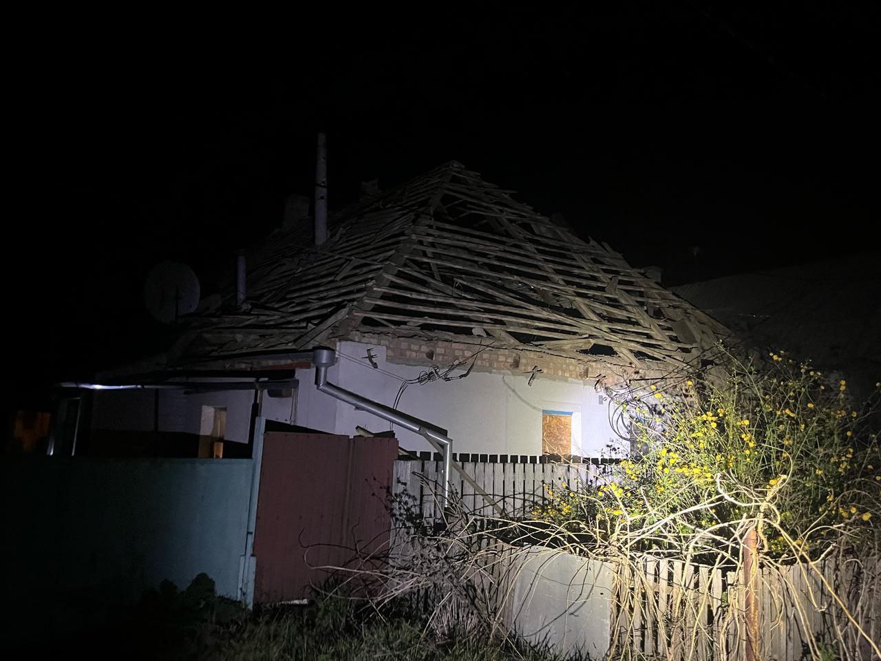 Приватна оселя на Нікопольщині, яка постраждала через ворожу атаку