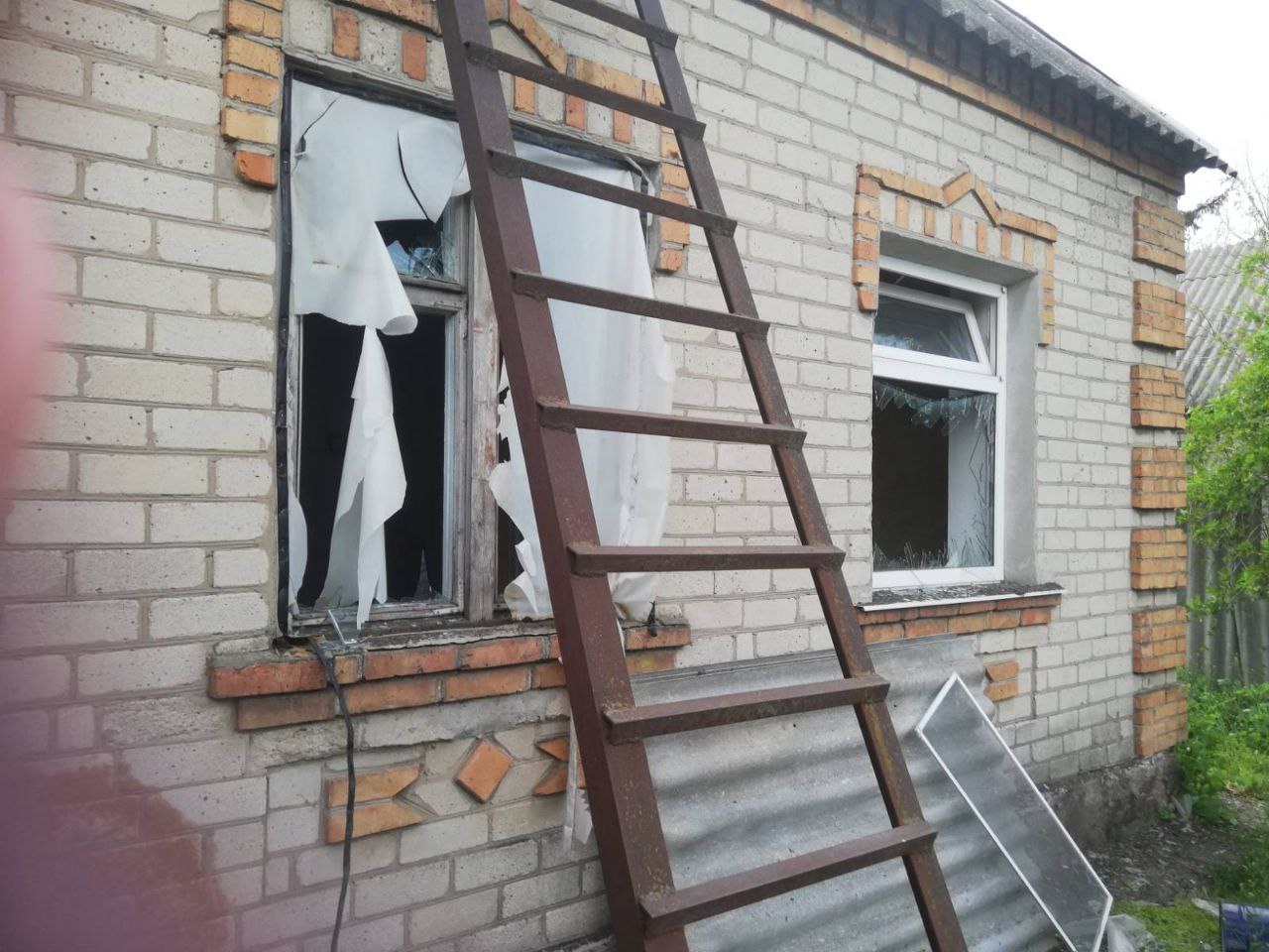 Потрощене скло у вікнах