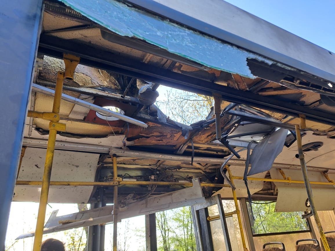 В автобусі пробитий дах