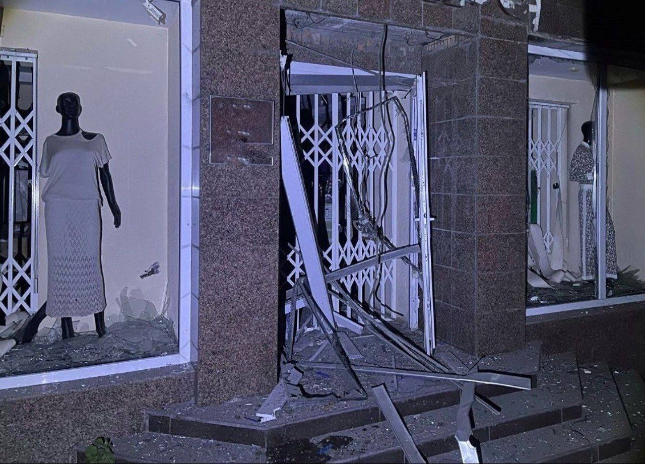 У Дніпрі в магазині побиті вікна