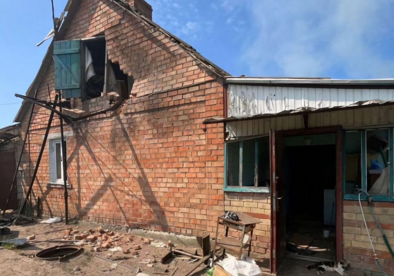 Понівечена приватна оселя - на горищі пробита стіна