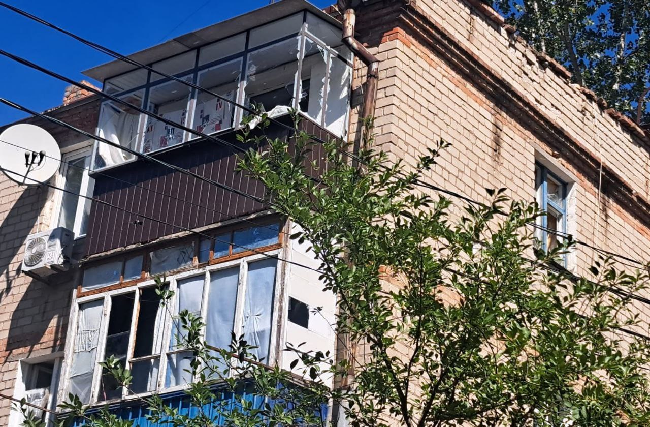 На балконах потрощені вікна 