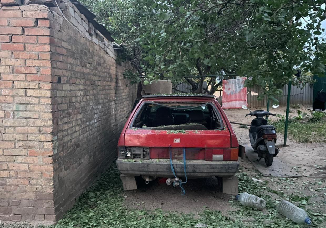Побитий легковик