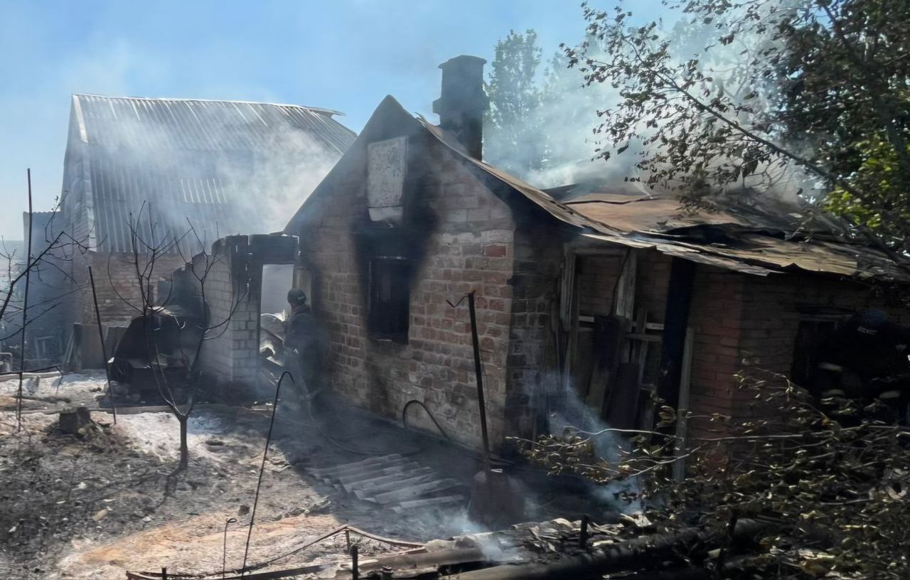 Понівечена полум'ям хата