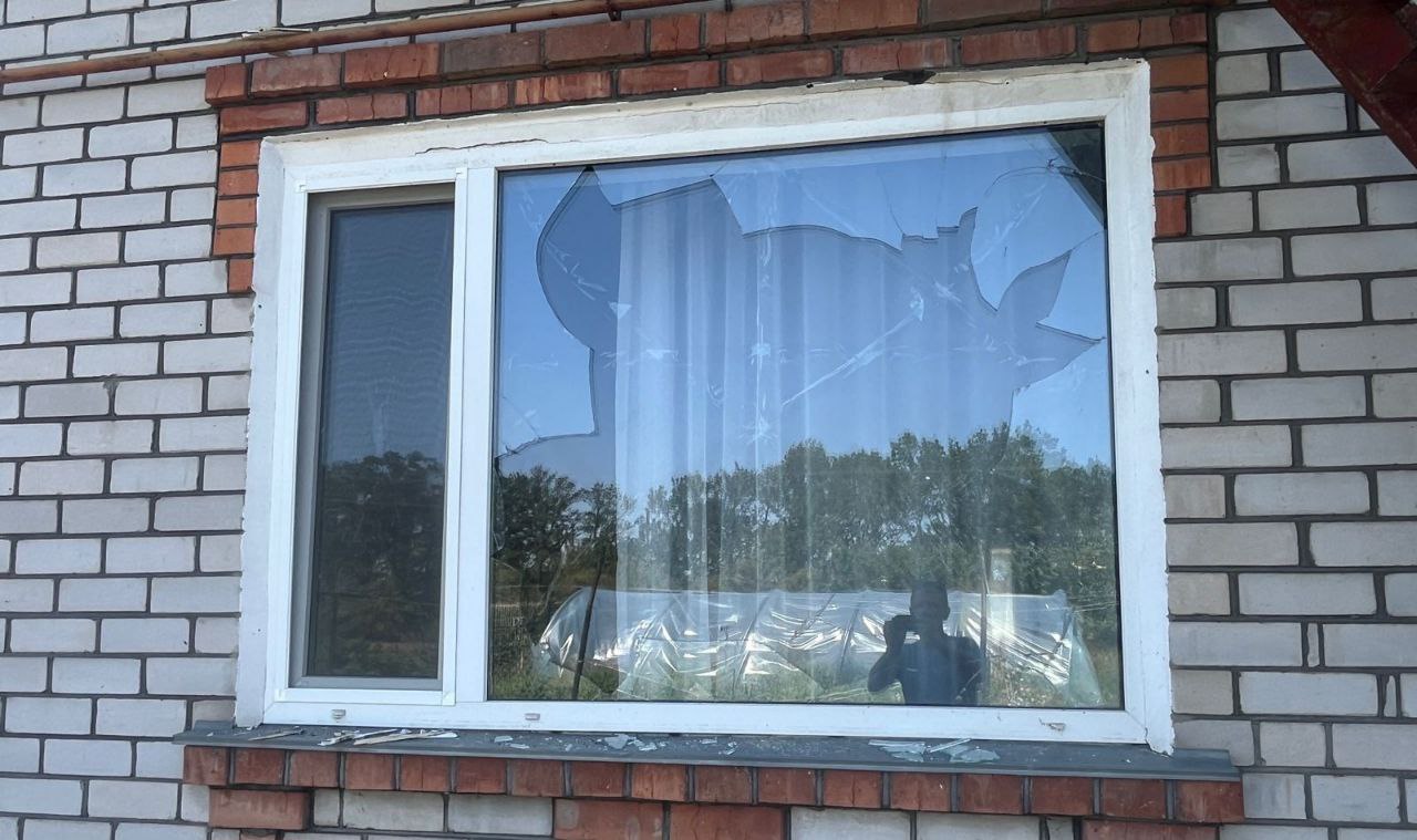 Розбите вікно