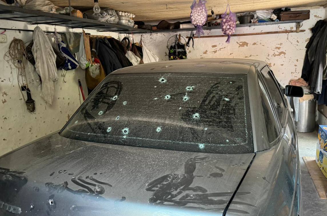 Побита внаслідок ворожої атаки автівка