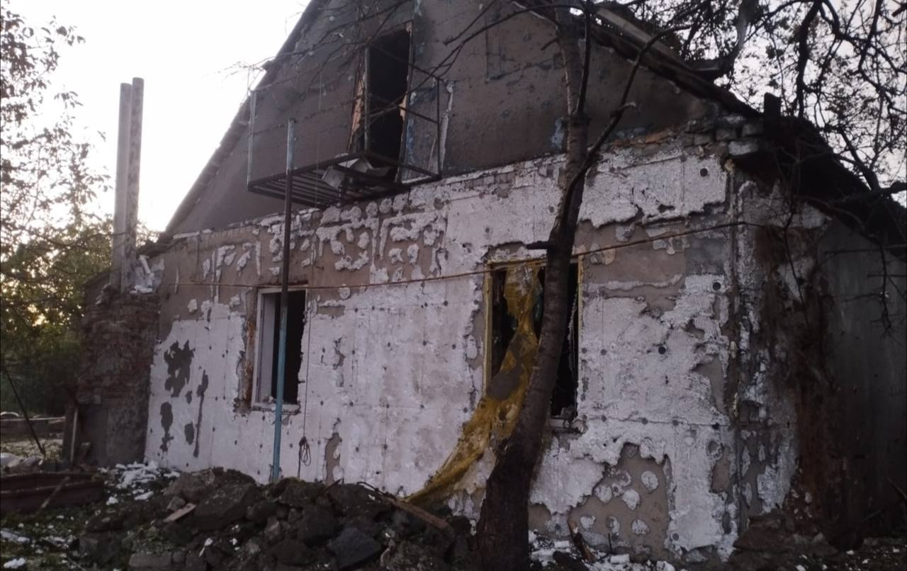 Понівечена під час російської атаки приватна оселя
