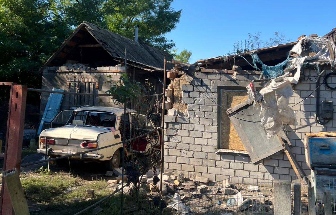 Потрощені автівка і будинок на Нікопольщині