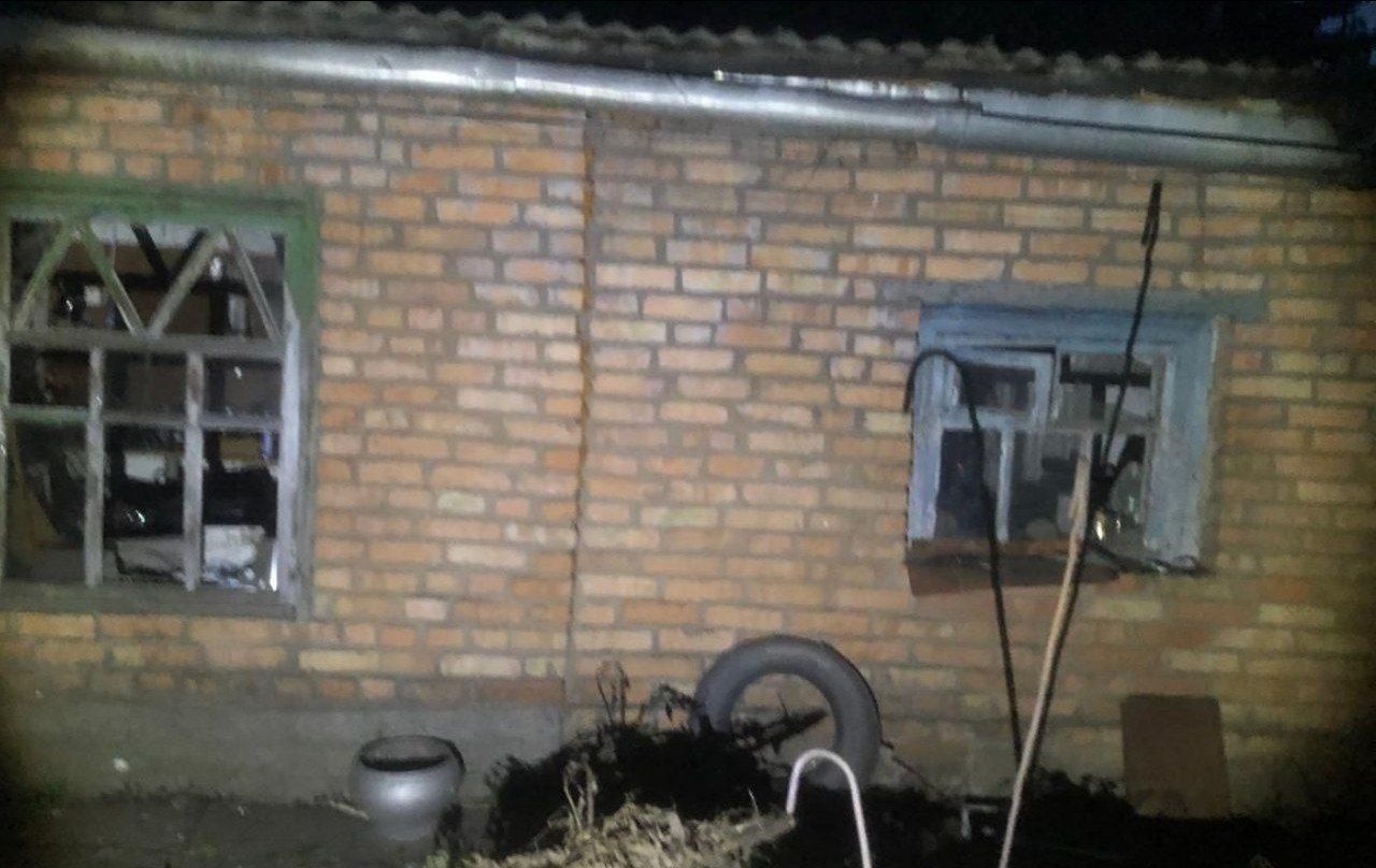 Понівечена оселя місцевих.