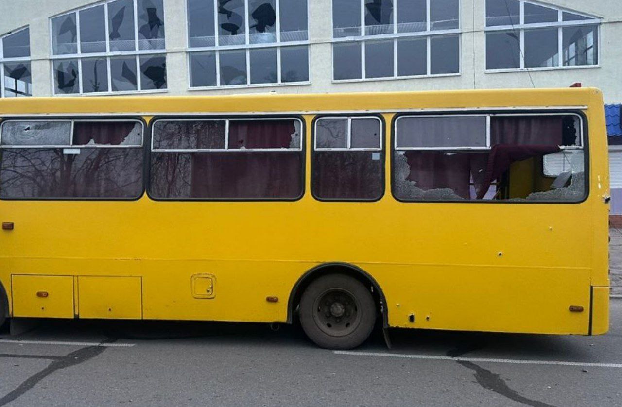 Пошкоджений автобус.