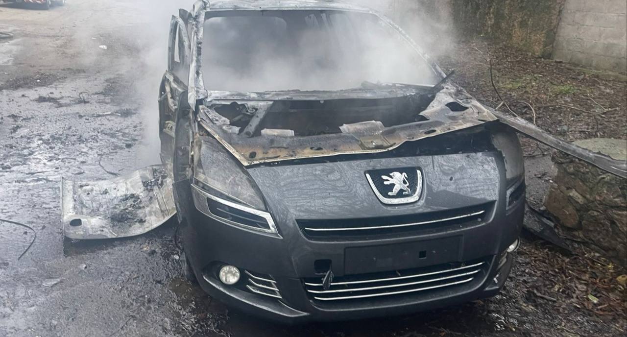 Знищена вогнем автівка