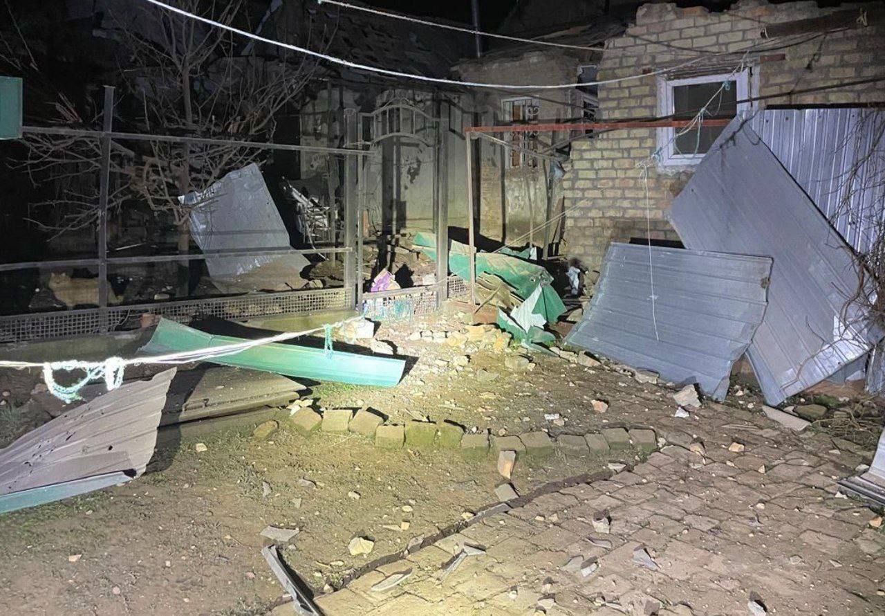 Подвір'я місцевих у руїнах 