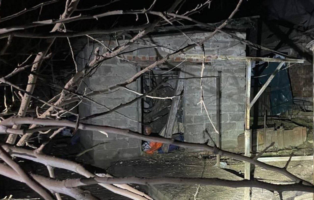 Понівечена господарська споруда