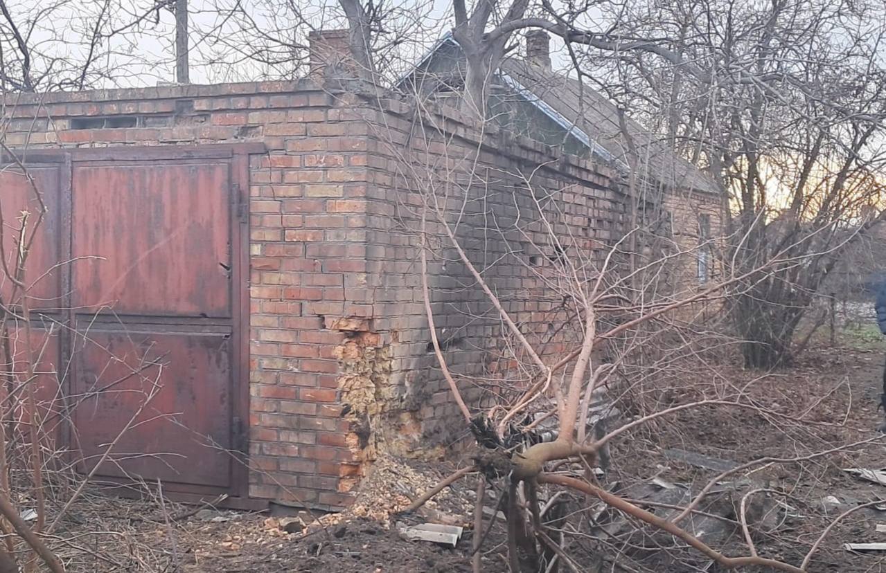 Понівечена стіна будинку