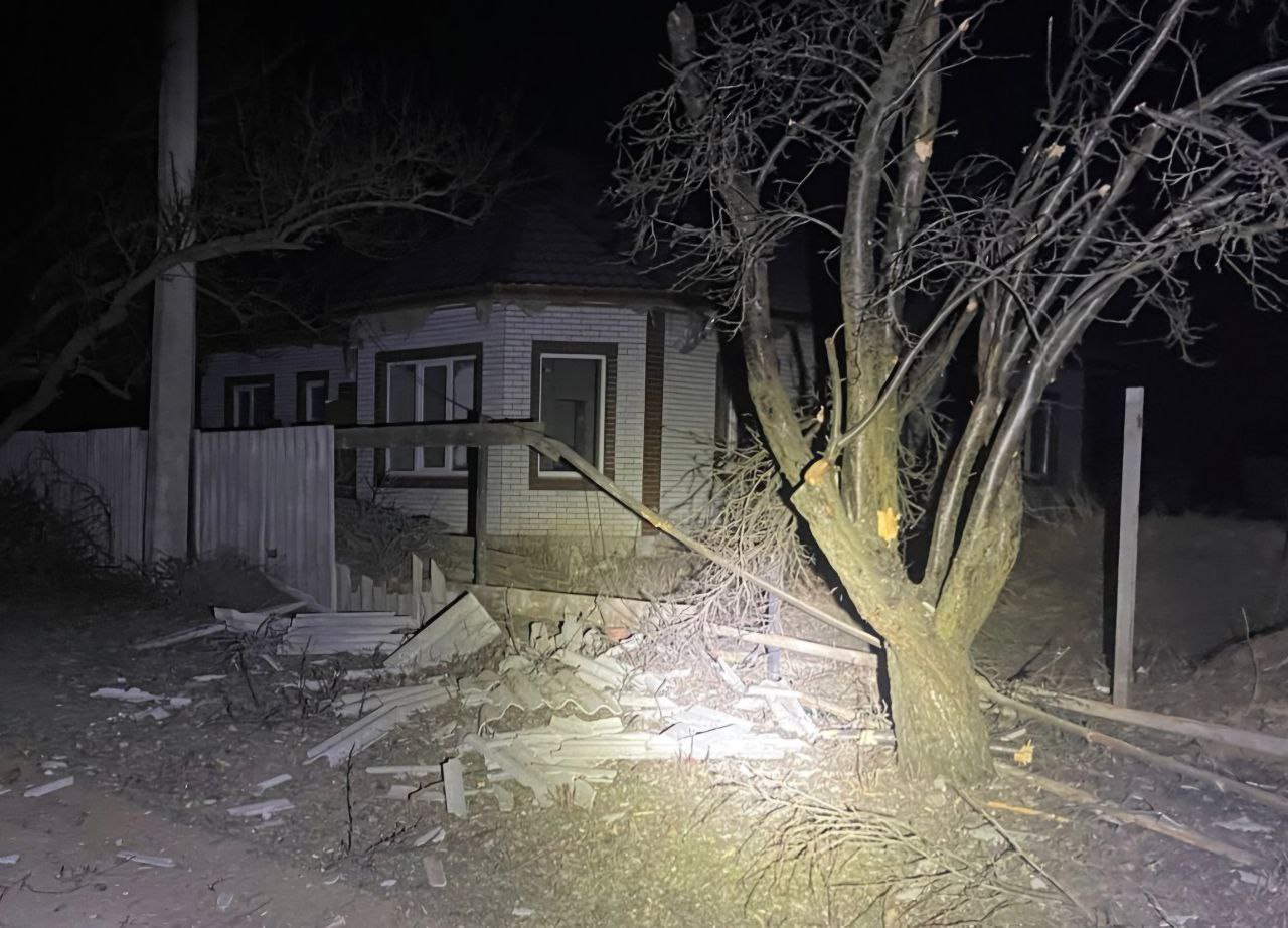 Понівечений паркан