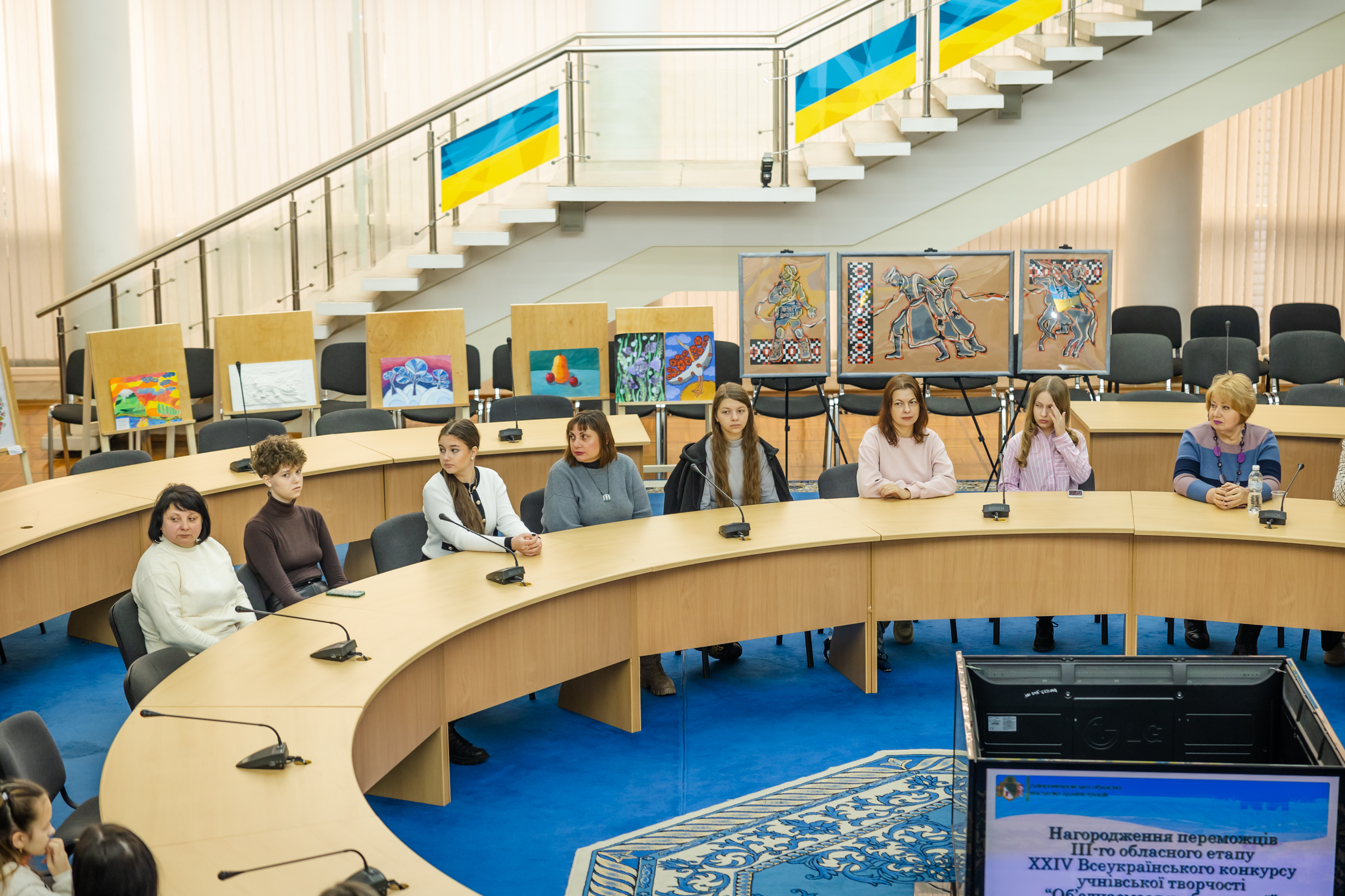 Юні переможці обласного етапу всеукраїнського конкурсу учнівської творчості, запрошені на церемонію нагородження