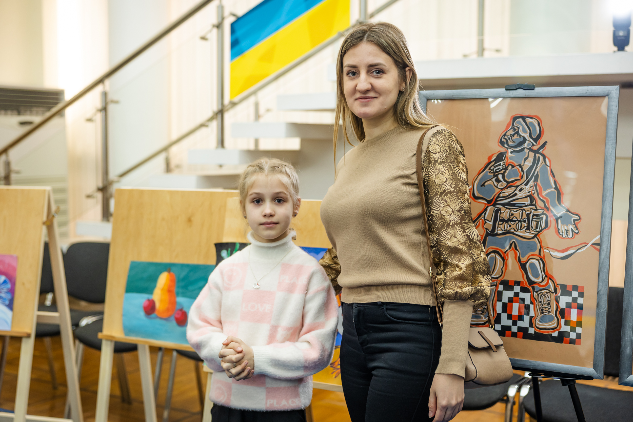 Евелінка разом з викладачкою Мариною