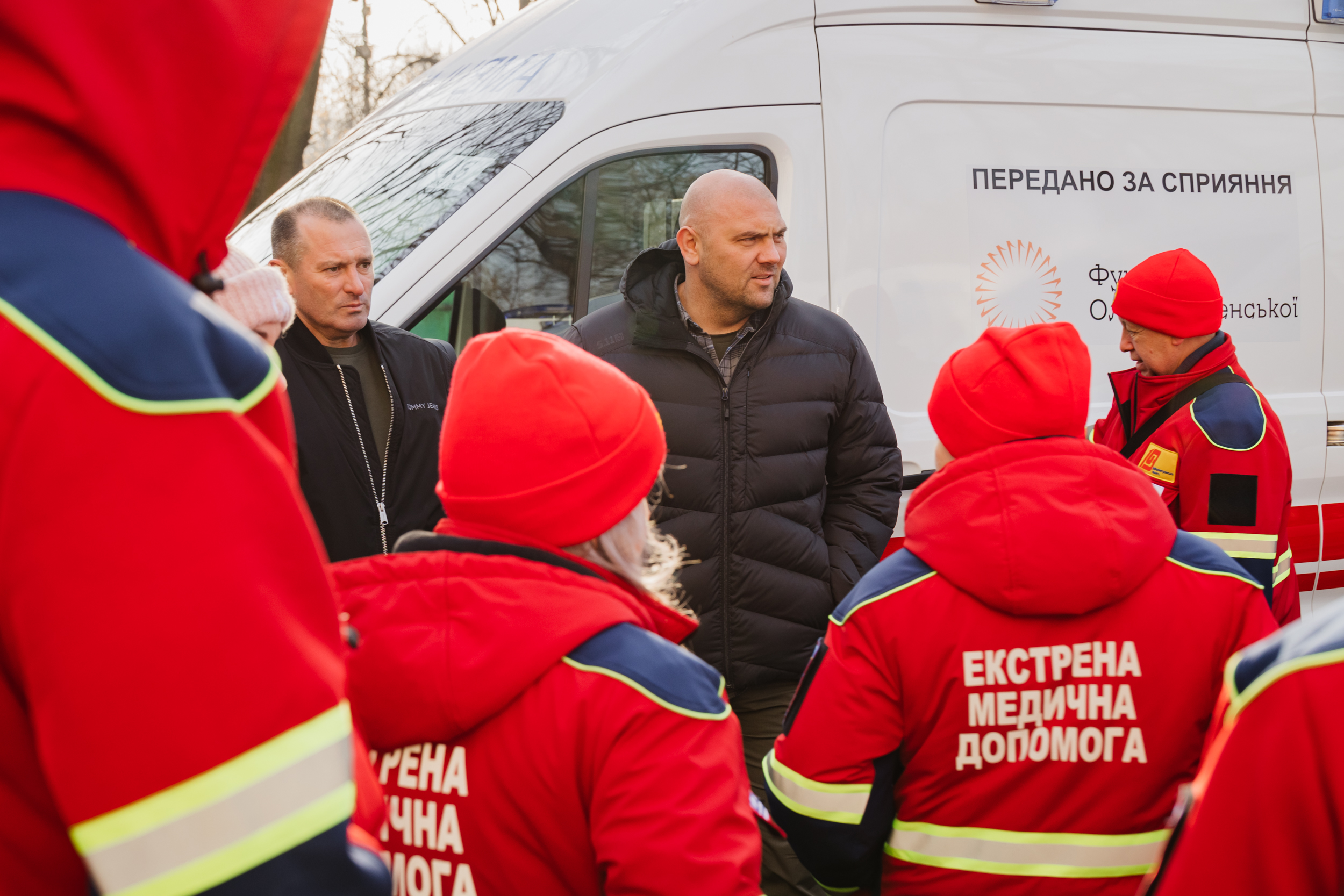 Сергій Лисак спілкується з медиками