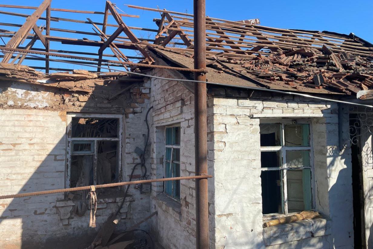 У приватному будинку понівечена покрівля