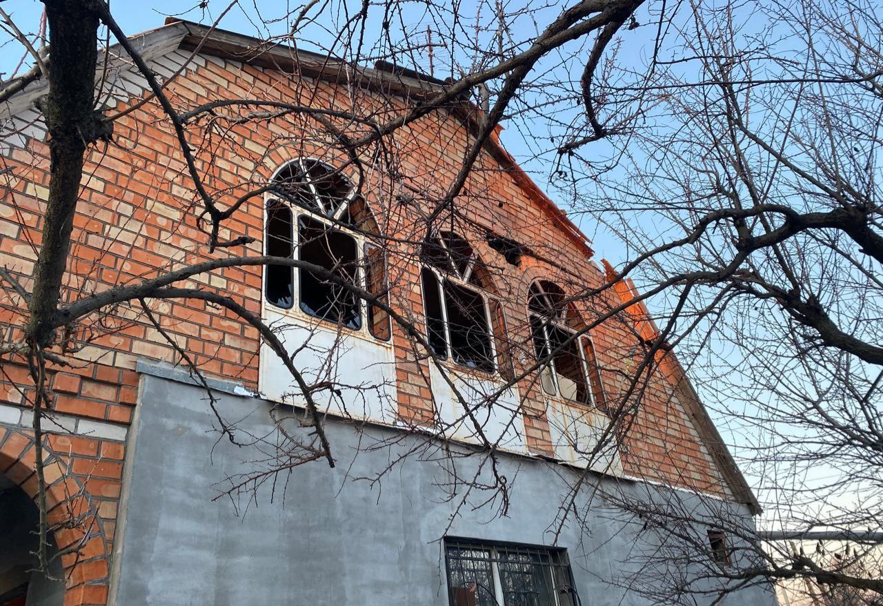 У будинку посипалося скло з вікон