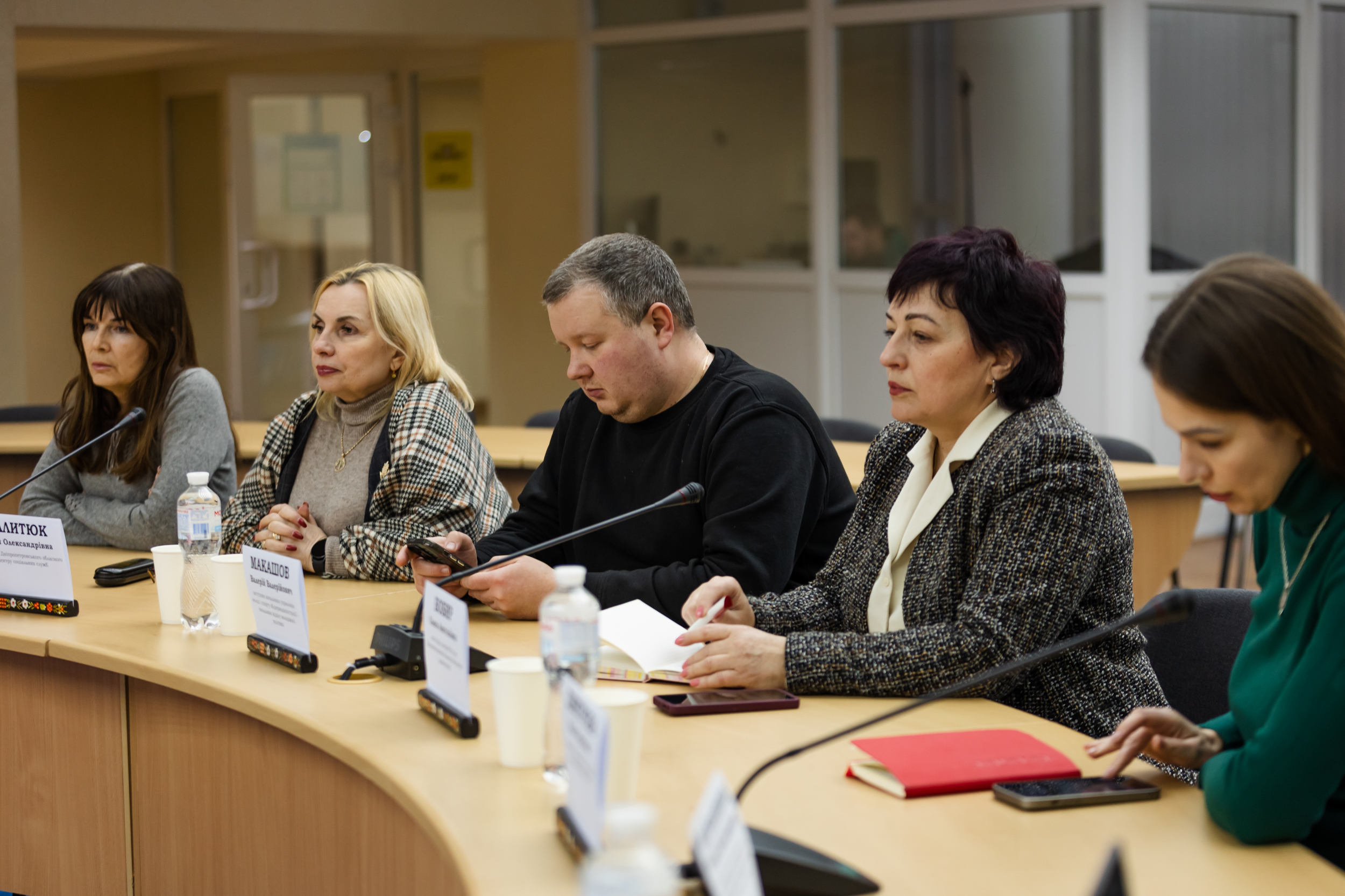 Представники робочої групи за обговоренням порядку денного