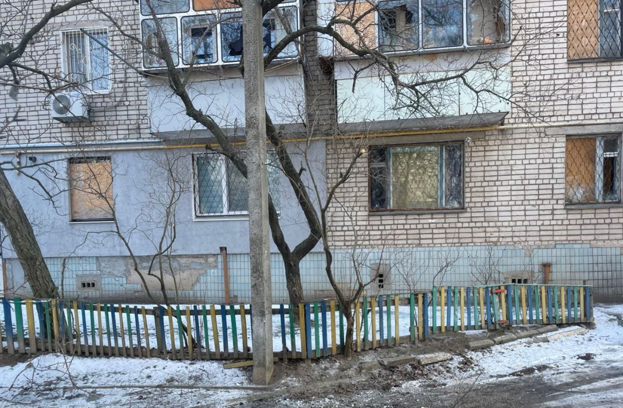У багатоповерхівці побиті вікна