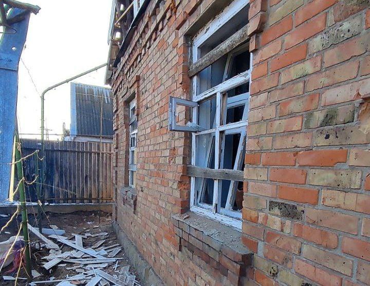 Пошкоджені вікна та дах у приватній оселі