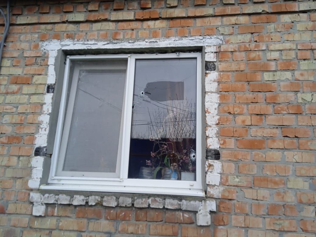 Розбите вікно у приватному будинку 