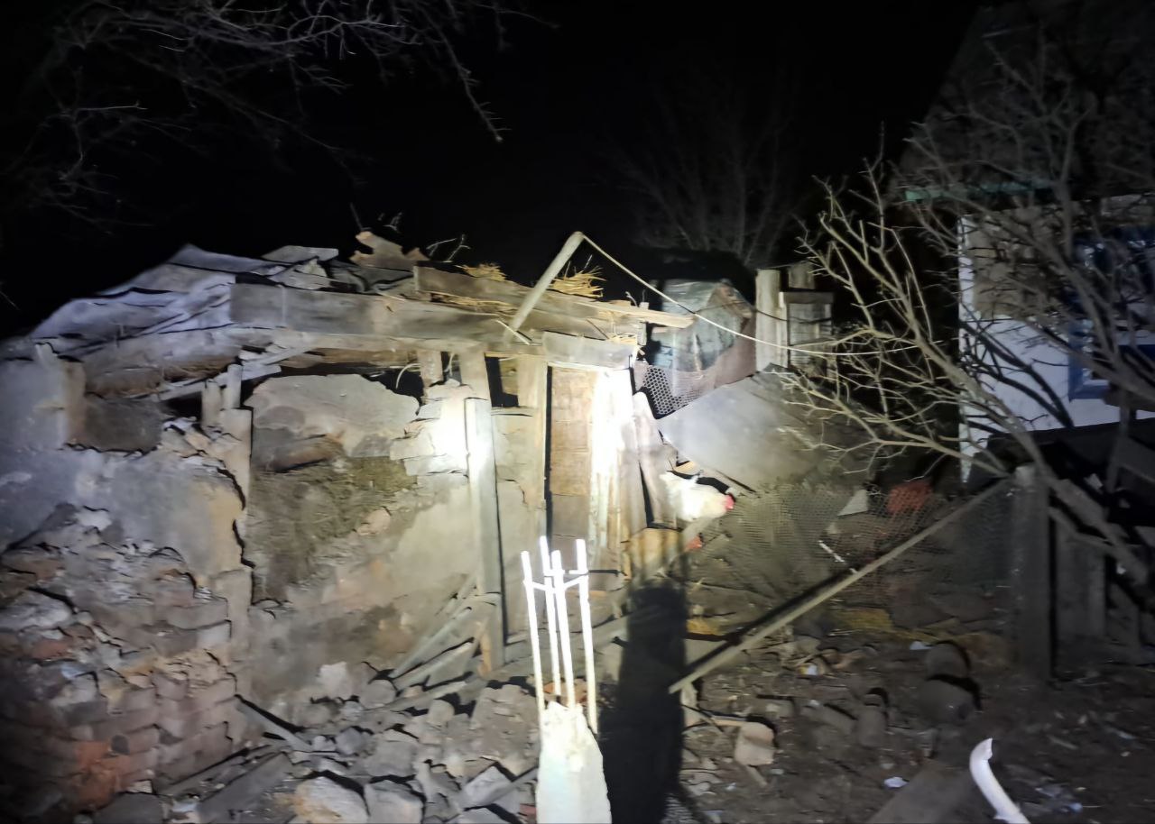 Понівечена господарська споруда