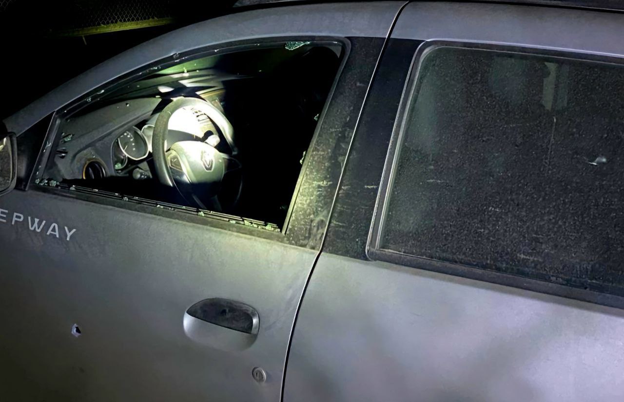 В автівці вибите вікно