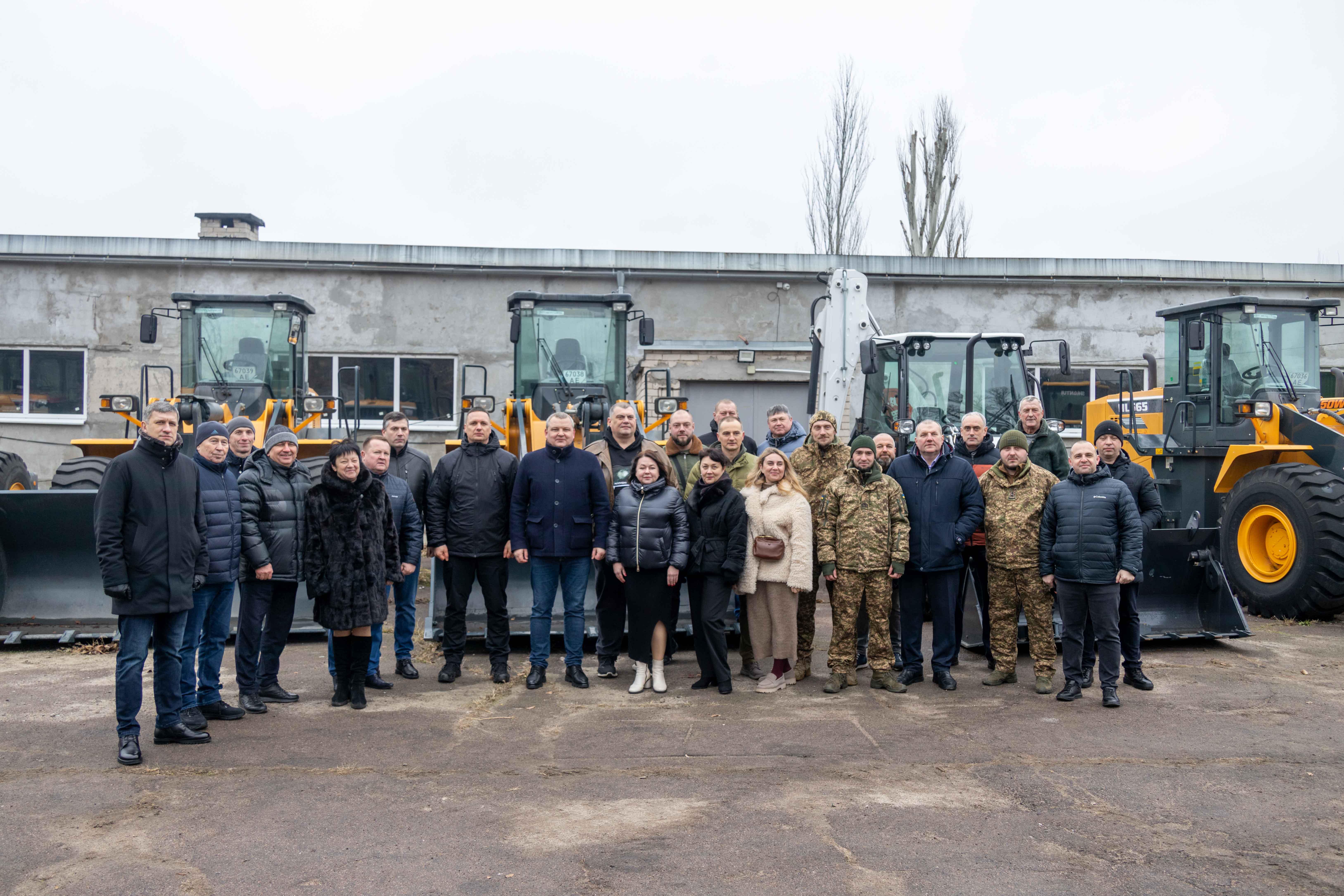 Спільне фото голів громад та представників обласної влади