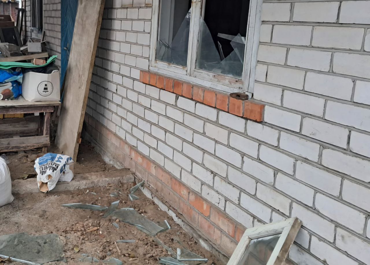 У приватному будинку вибите вікно