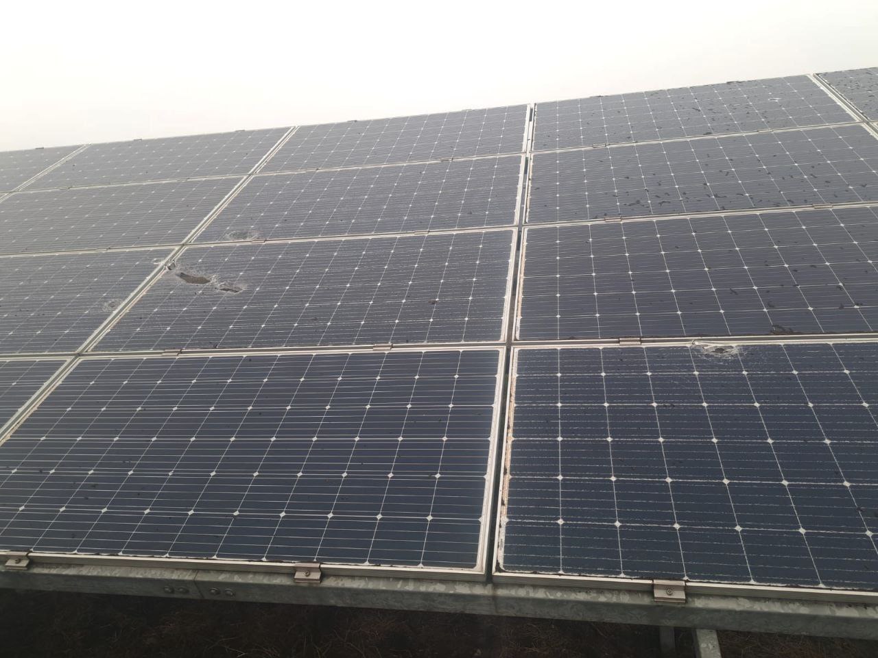 Побита сонячна панель
