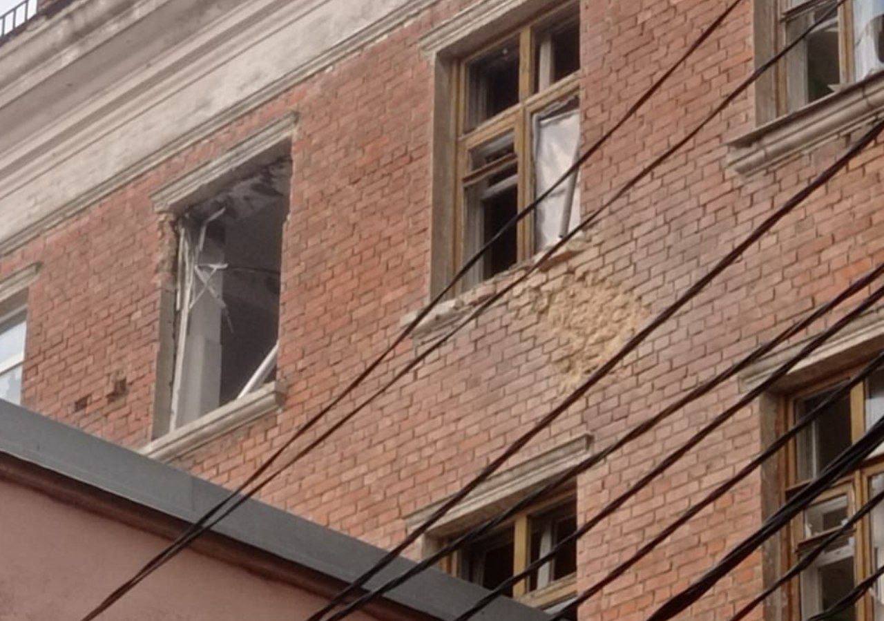 У гуртожитку освітнього закладу на Нікопольщині побиті вікна
