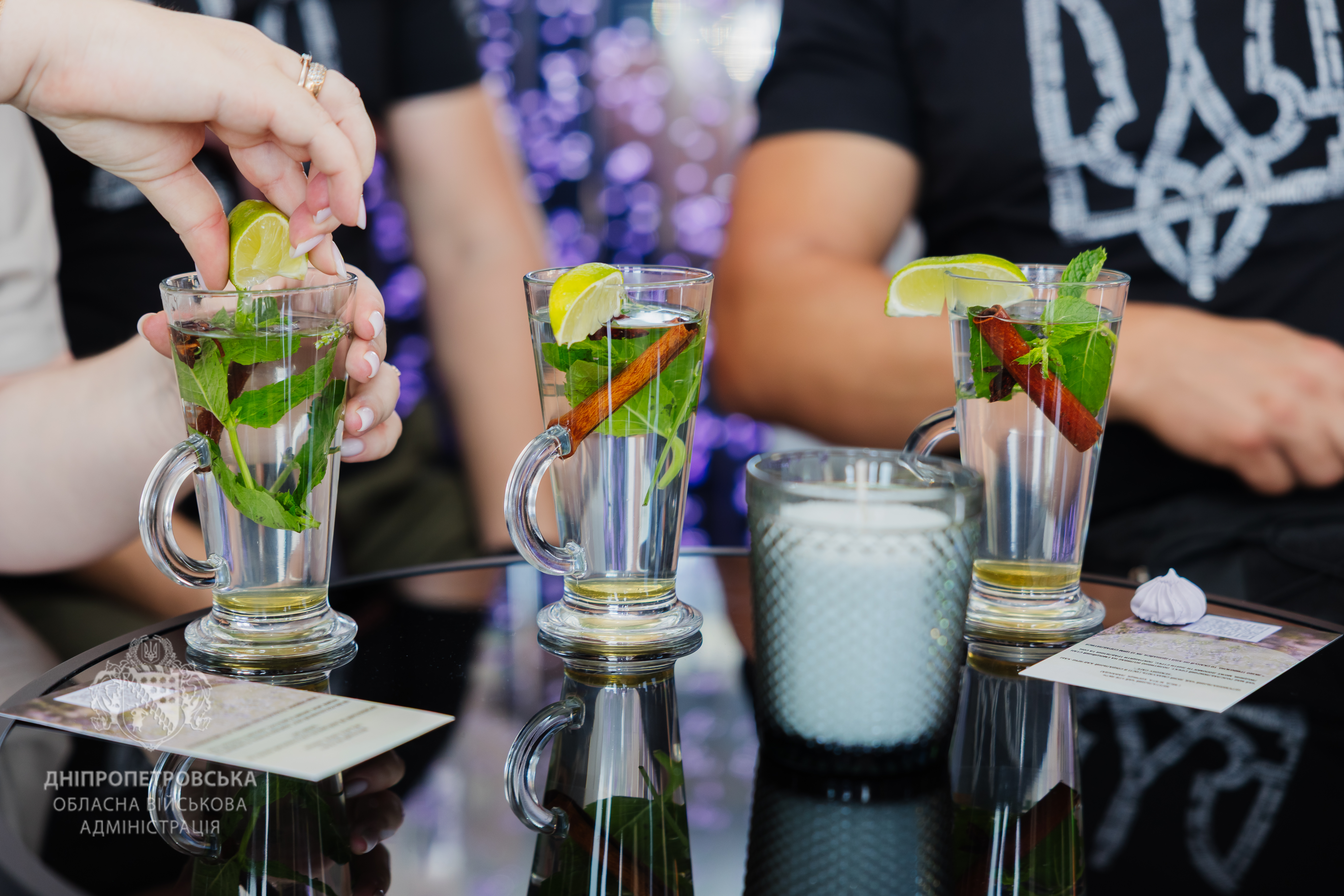 Присутніх пригостили ментальним чаєм