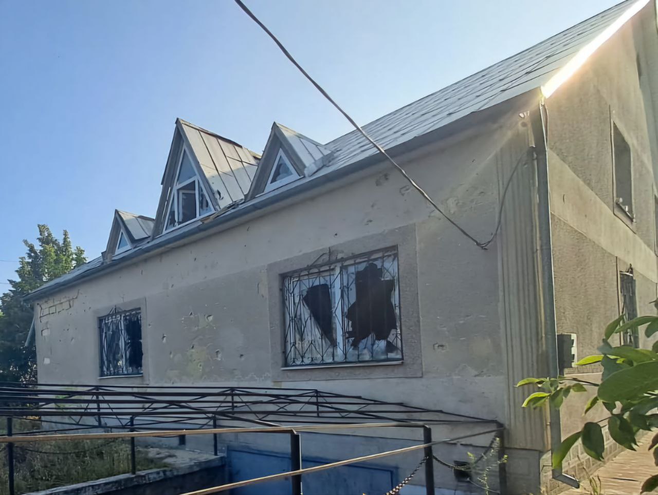 В будинку розбиті вікна
