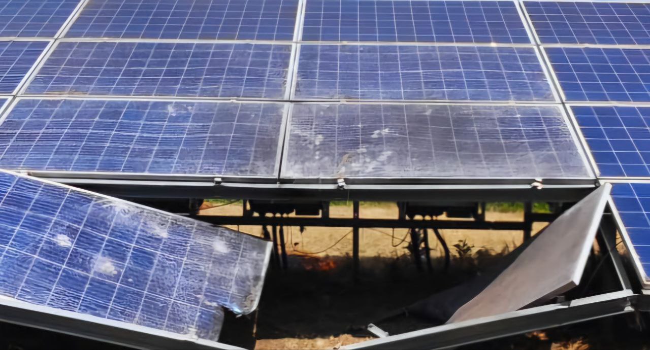 Потрощені сонячні панелі 