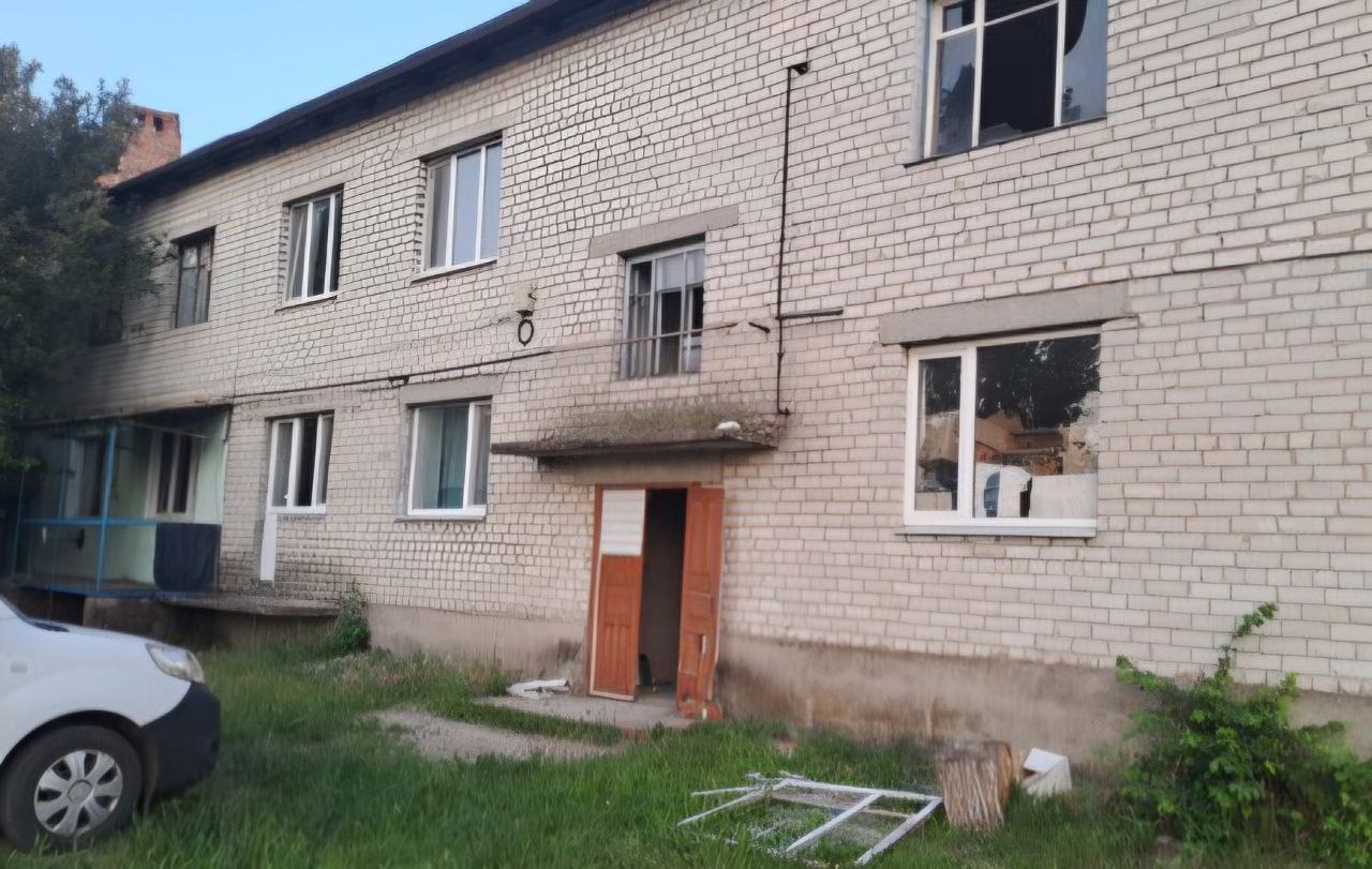 У багатоквартирному будинку розбиті вікна